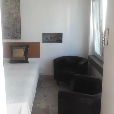 Yellow House Cascais, Studio Historic Centre A+ Location Διαμέρισμα Κασκαΐς